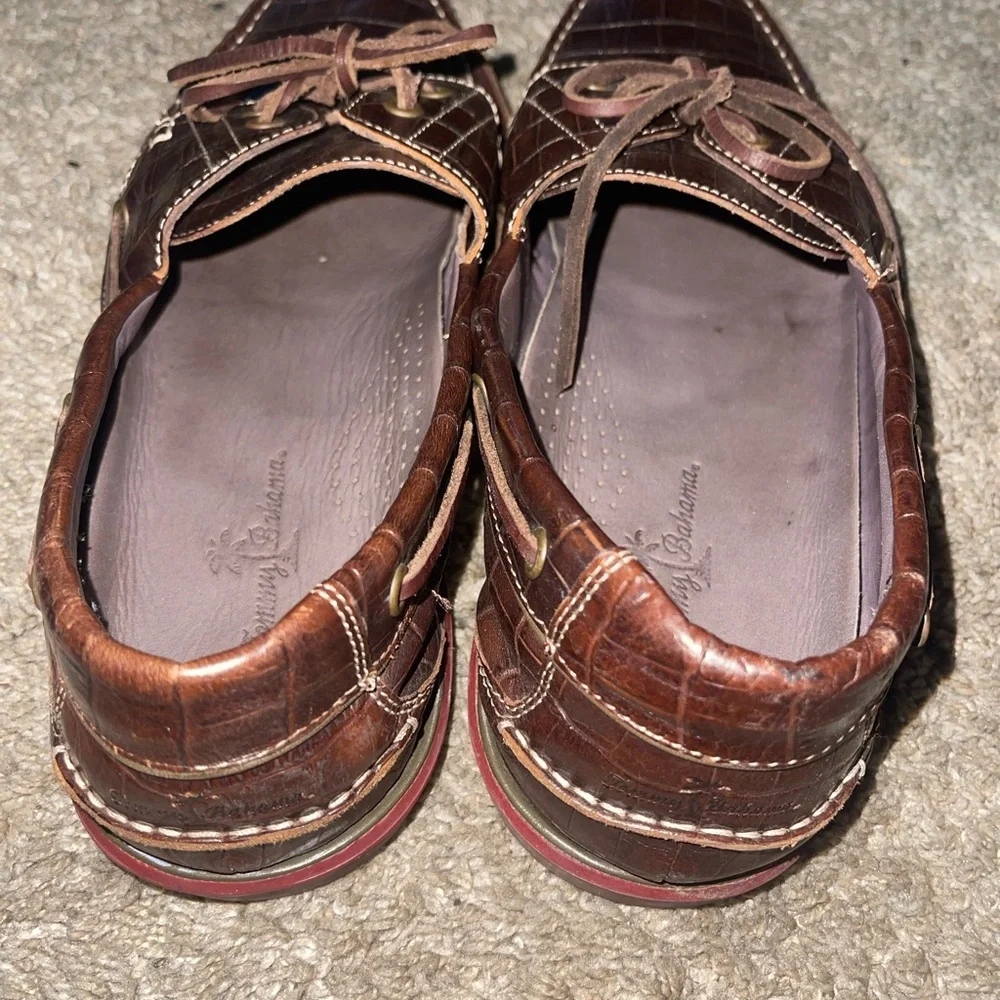 Brown Leather Boat Shoes with Textured Finish‎